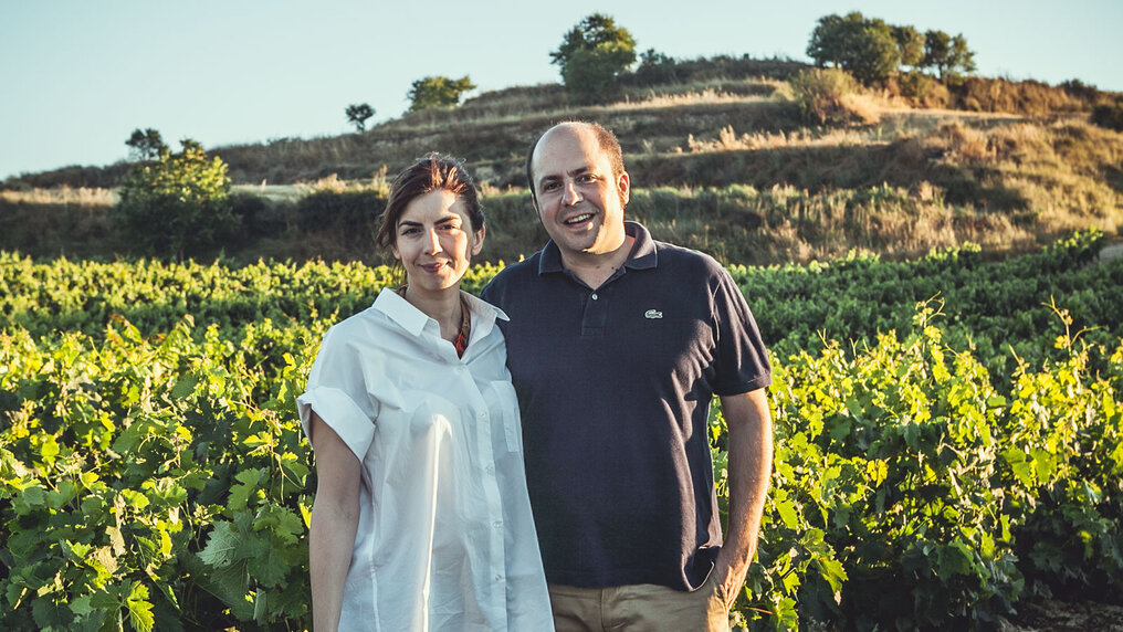 Oscar Alegre and Eva Valgañon in front of their vineyard in Fonzaleche